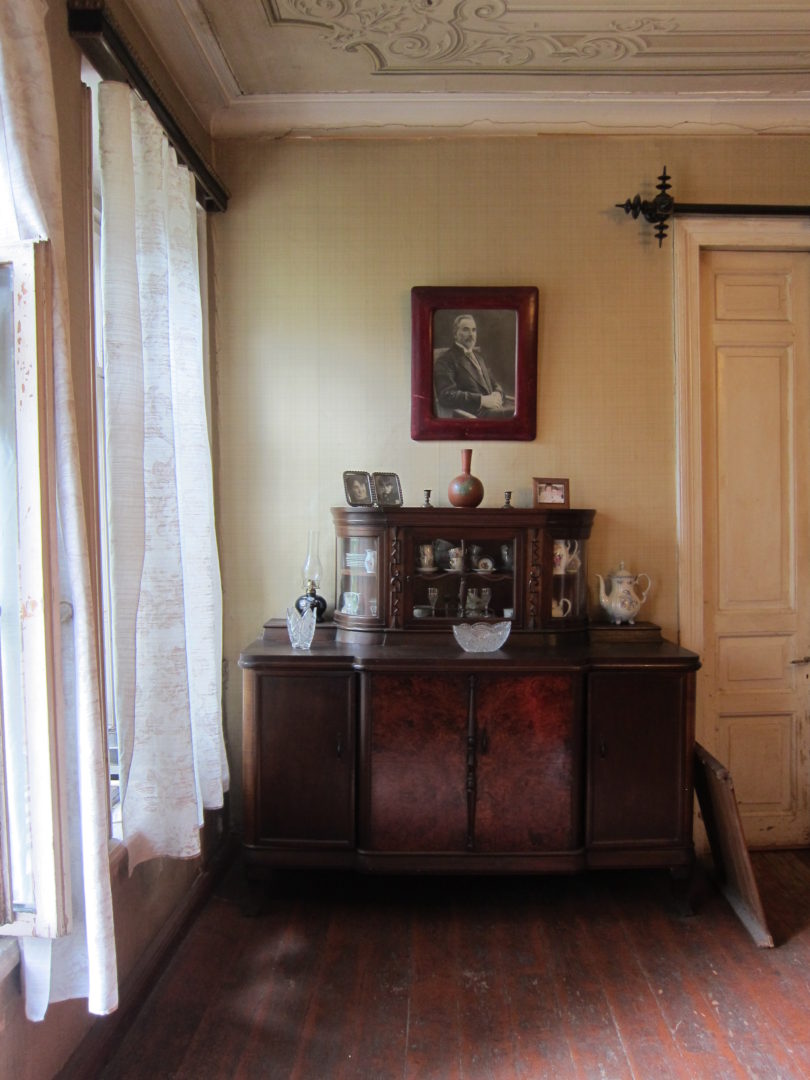 Furniture and portrait of Tamaz' great-grandfather